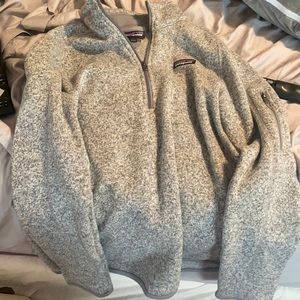 Brand new Patagonia quarter zip. Already took the tags off but it doesn’t fit